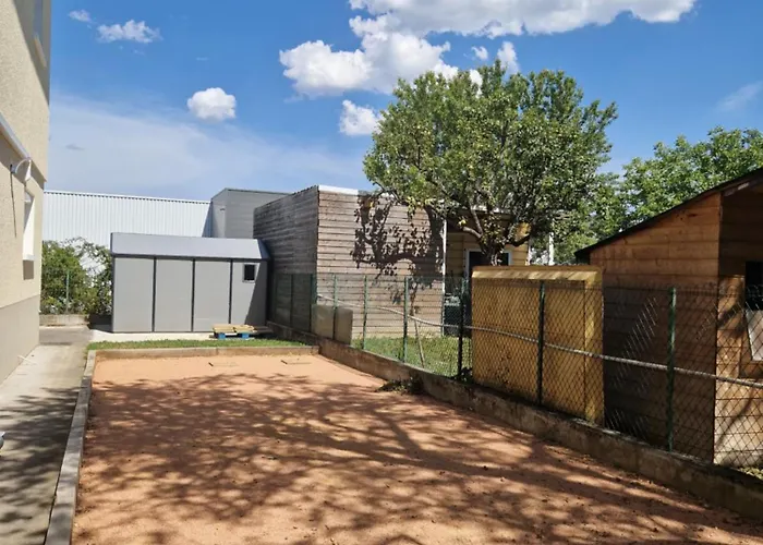 Holiday home Maison 15 Personnes Peripherie De Clermont-ferrand Romagnat